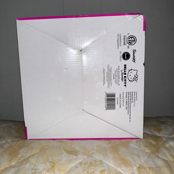 NEW Hello Kitty Bluetooth CD Boombox with AM/FM Stereo Radio and Digital Tuning - Picture 6 of 6